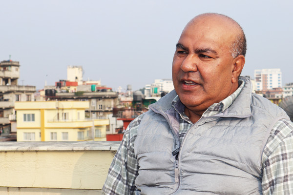 राजनीतिक विश्लेषक हरि रोका भन्छन् : अहिलेको परिस्थिति पुराना दलका लागि सहज छैन